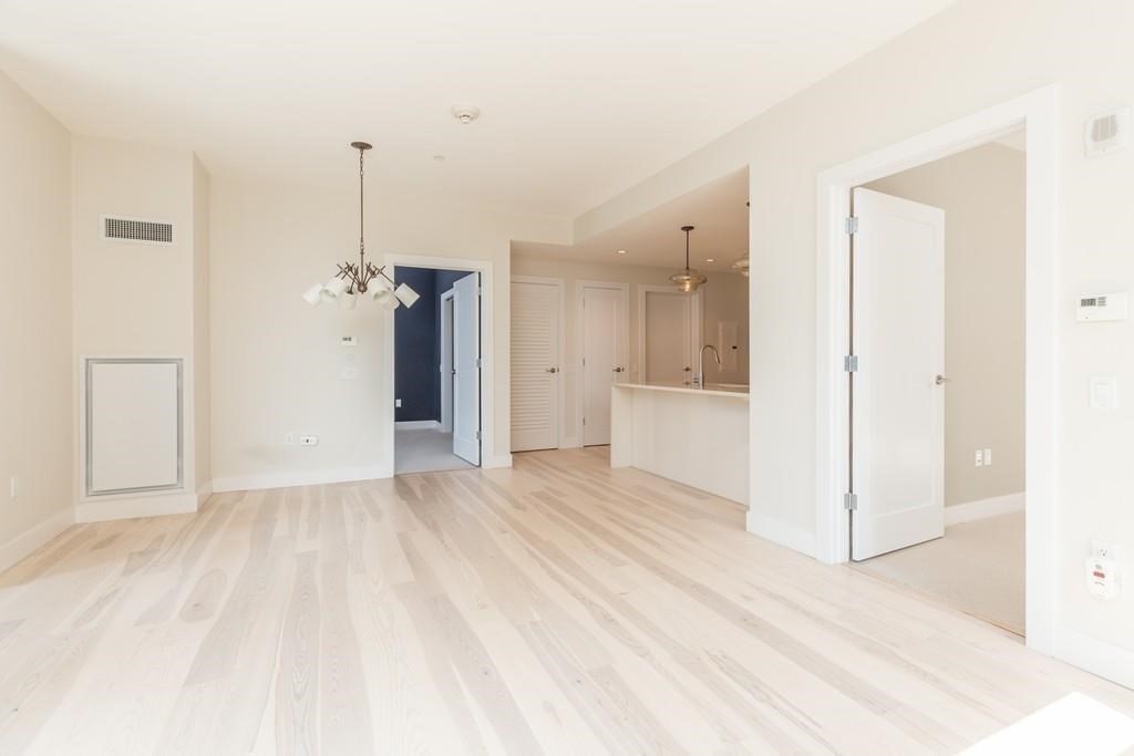 32 Traveler St, South End