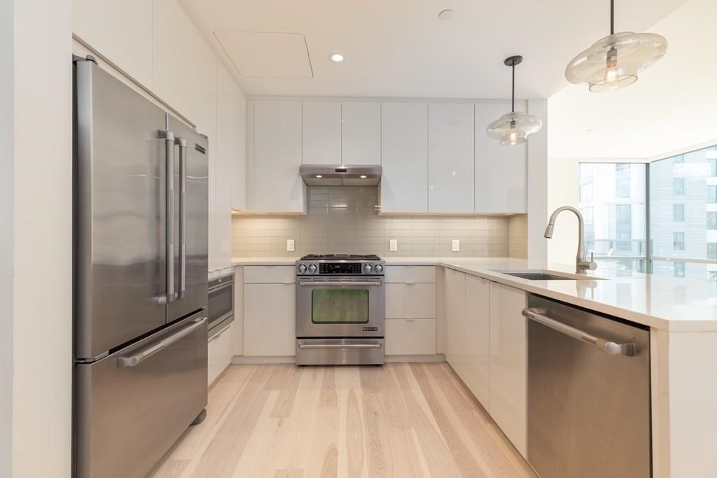 32 Traveler St, South End