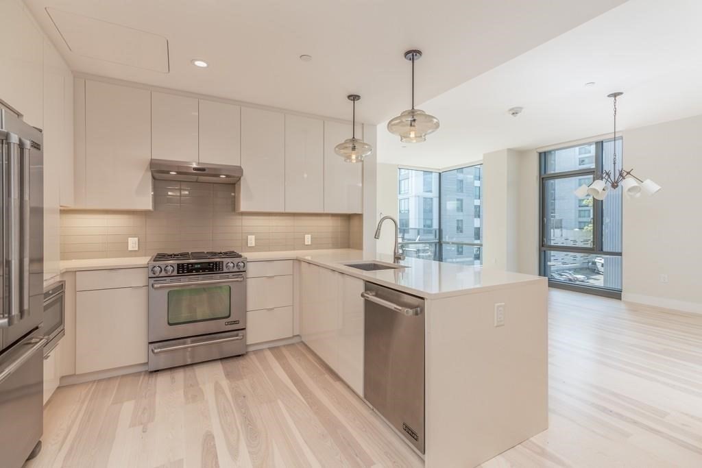 32 Traveler St, South End