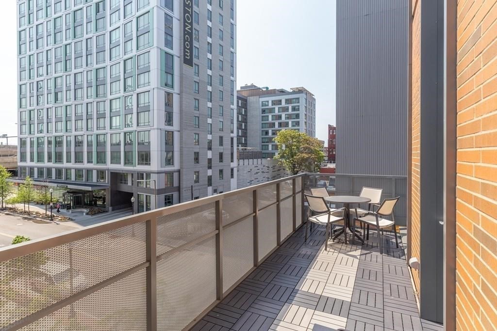 32 Traveler St, South End