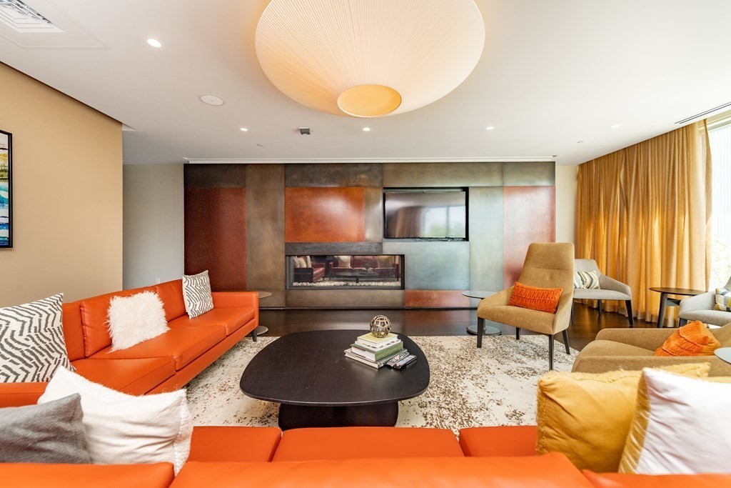 32 Traveler St, South End