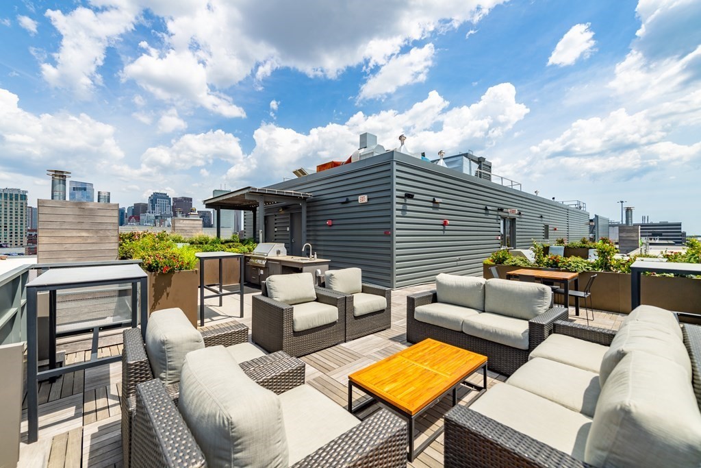 32 Traveler St, South End