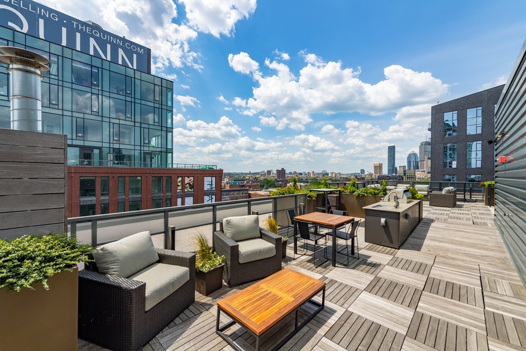 32 Traveler St, South End