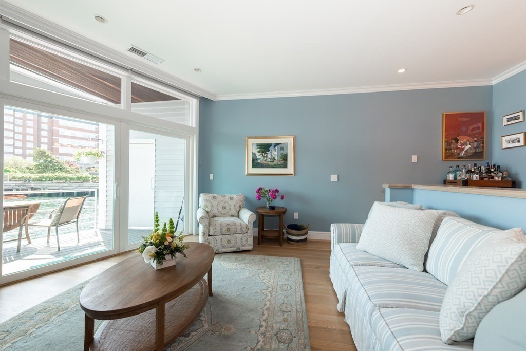 51 Pier 7, Charlestown