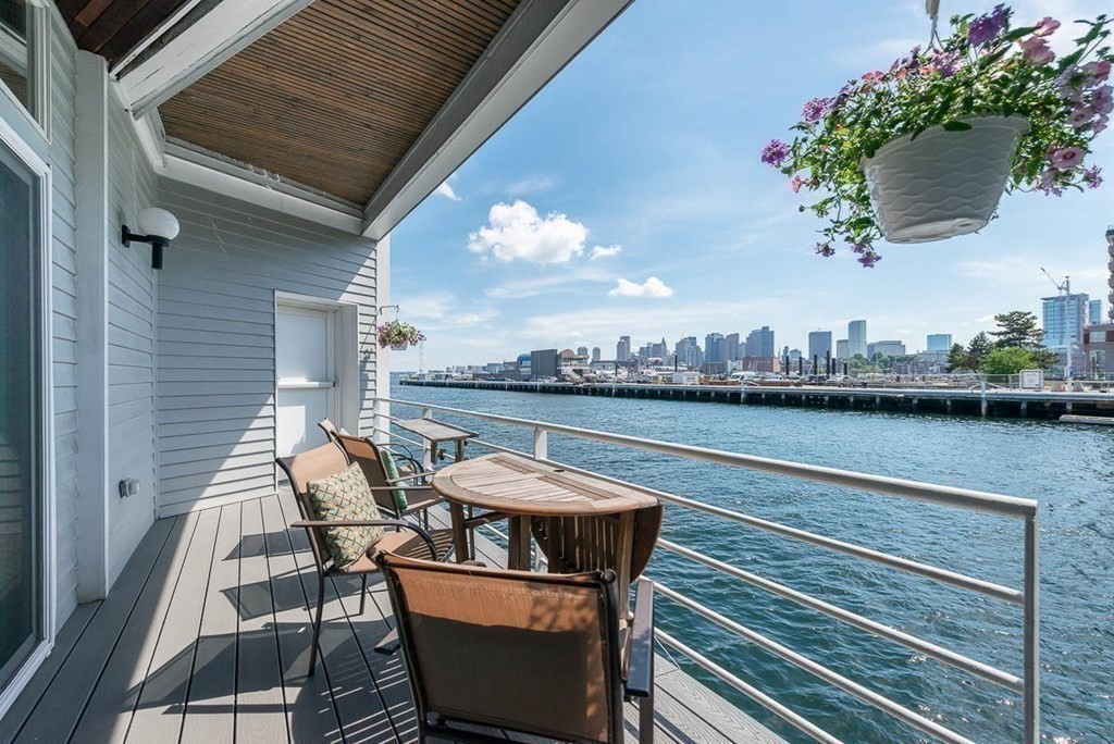 51 Pier 7, Charlestown