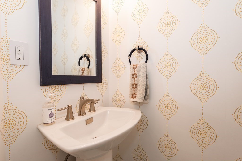 51 Pier 7, Charlestown