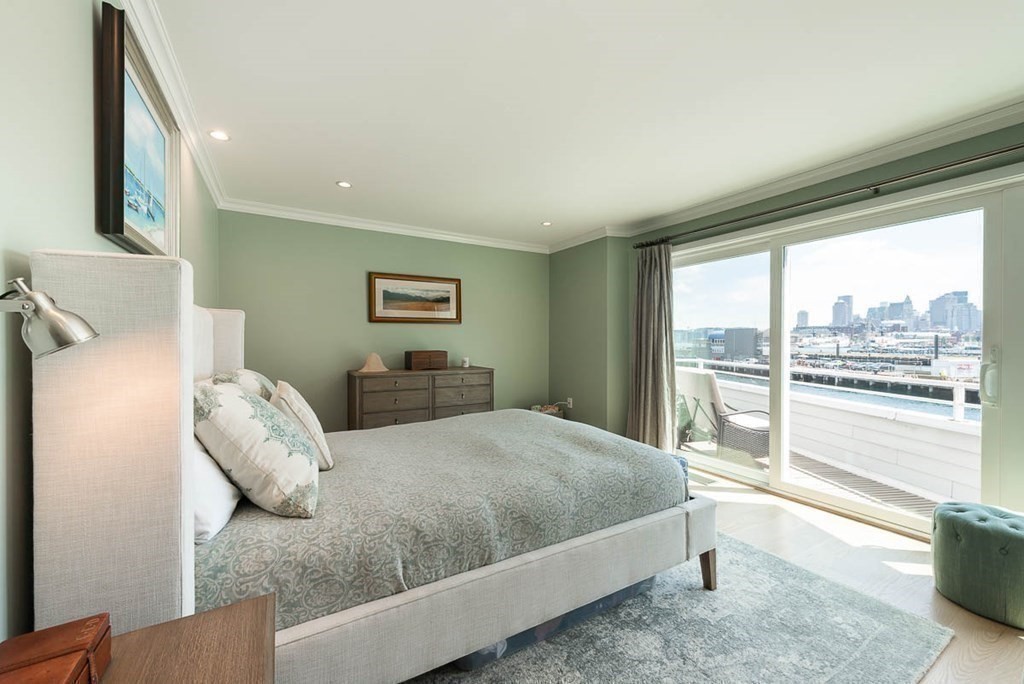 51 Pier 7, Charlestown