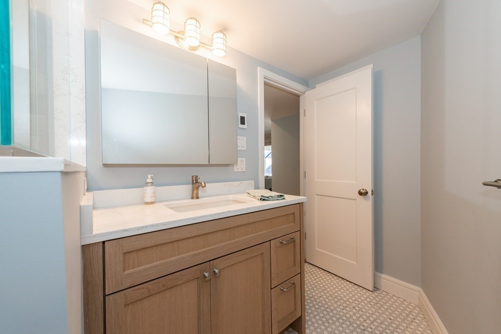 51 Pier 7, Charlestown