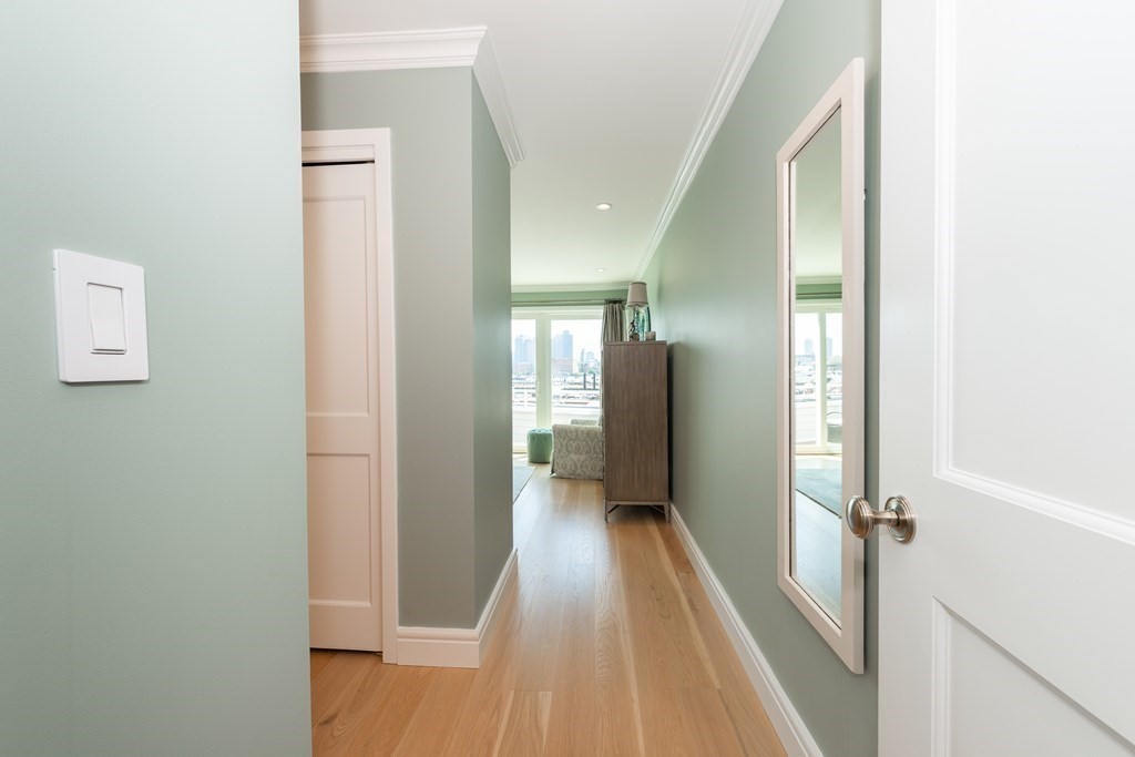 51 Pier 7, Charlestown