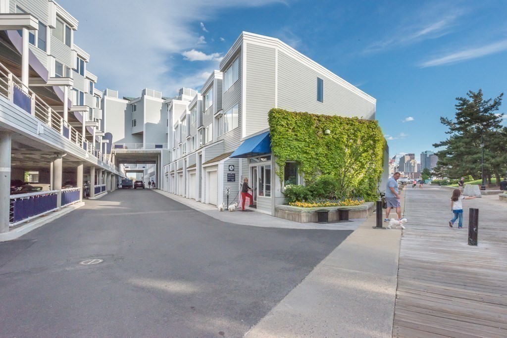 51 Pier 7, Charlestown