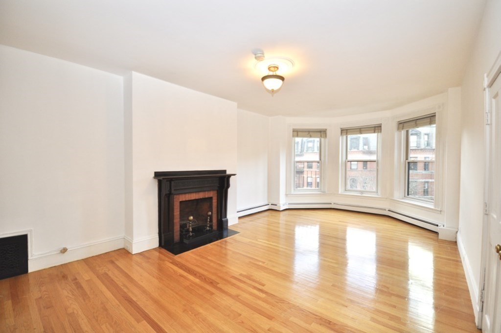 Pictures of  property for rent on Newbury St., Boston, MA 02116