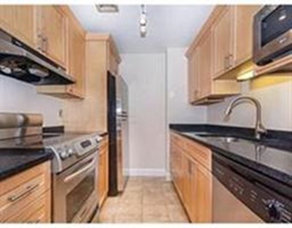 78 Gainsborough St, Fenway