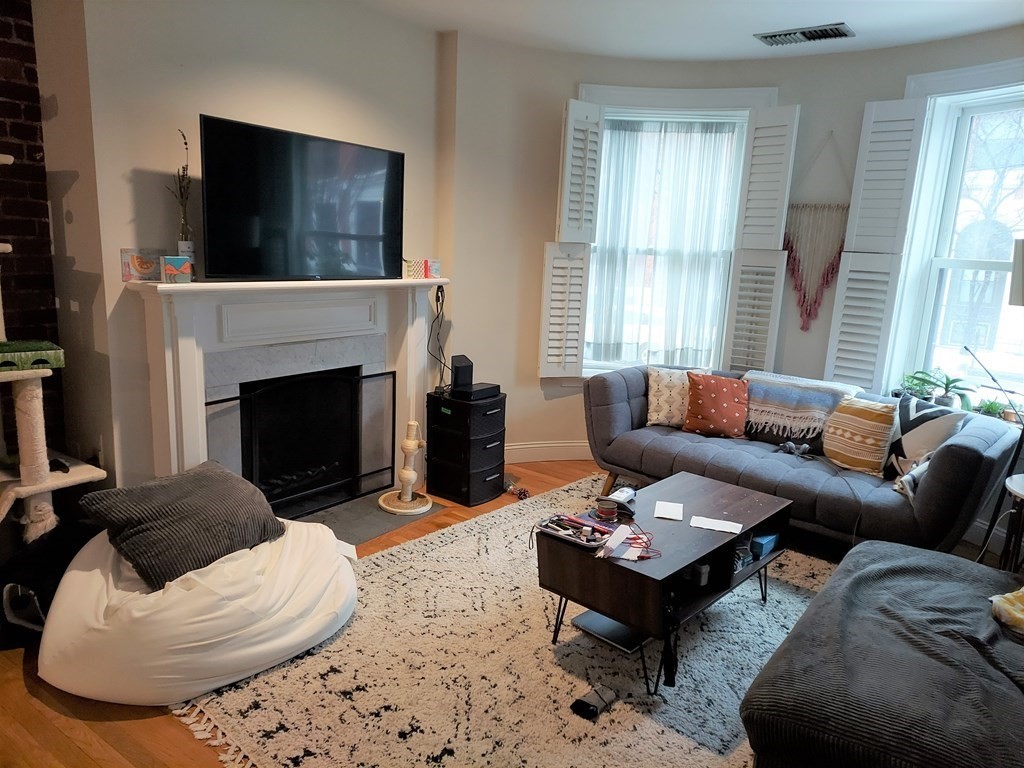 78 Gainsborough St, Fenway