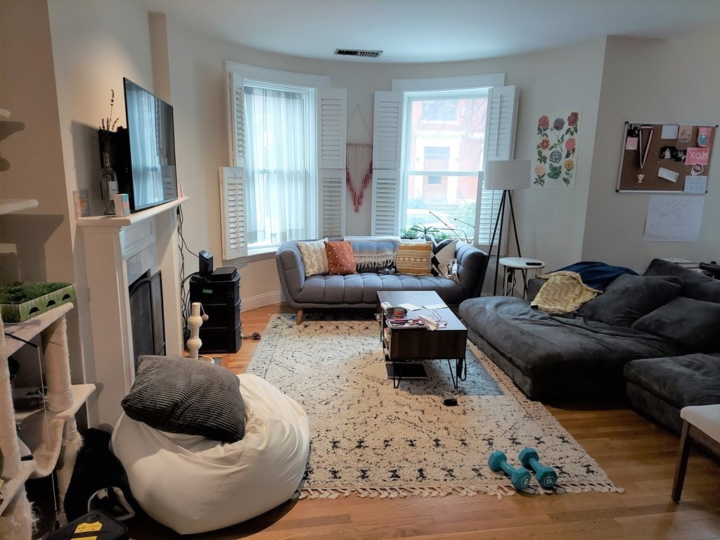 78 Gainsborough St, Fenway