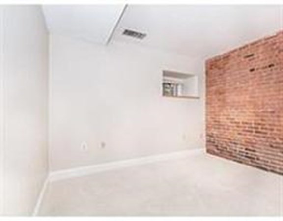 78 Gainsborough St, Fenway