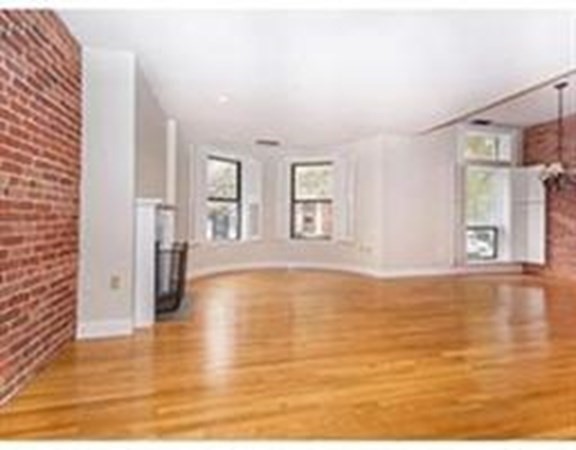 78 Gainsborough St, Fenway