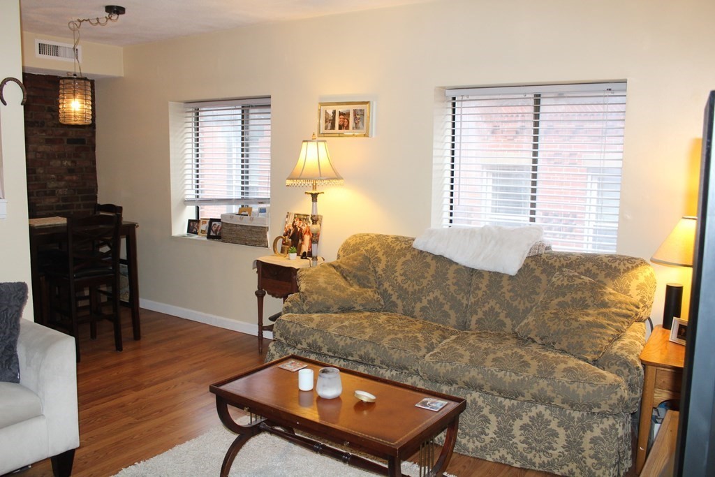 8 Wiget St, North End