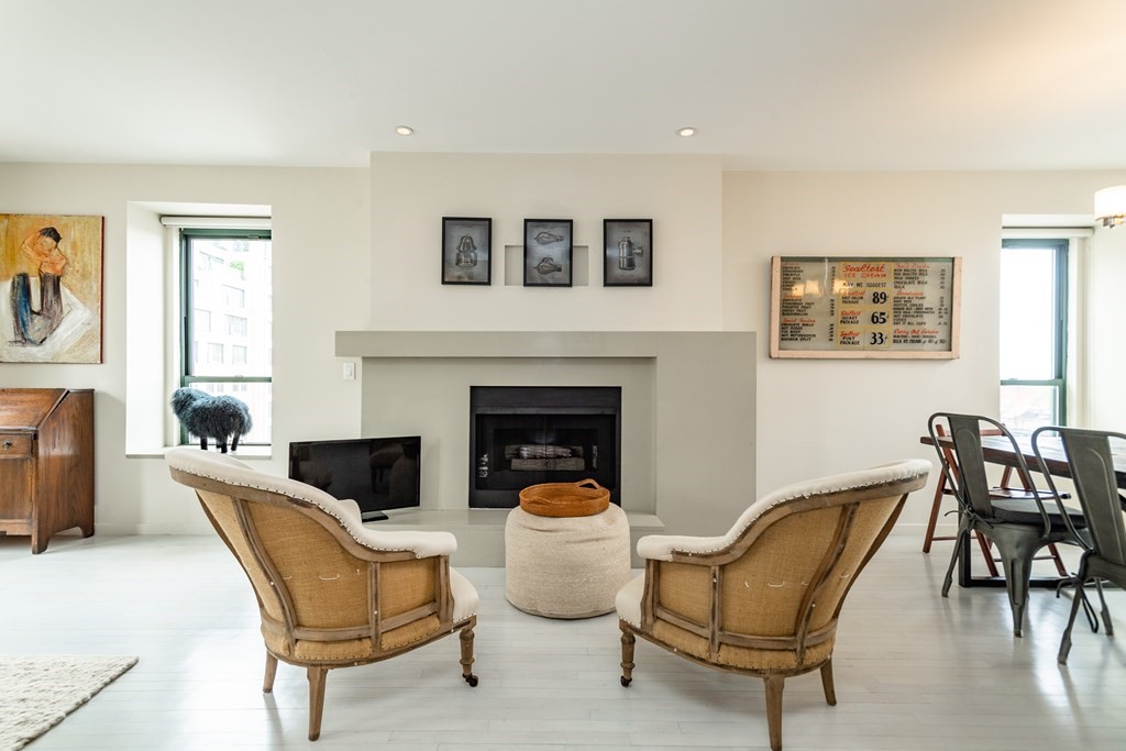 755 Boylston St, Back Bay