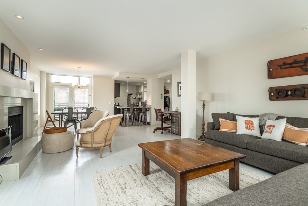 755 Boylston St, Back Bay