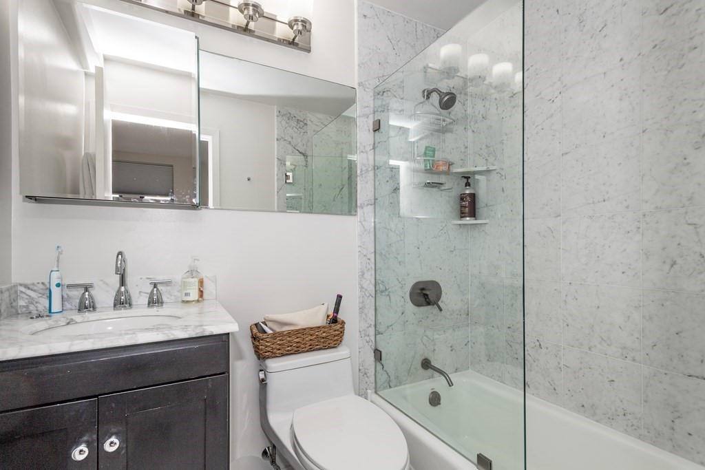 755 Boylston St, Back Bay