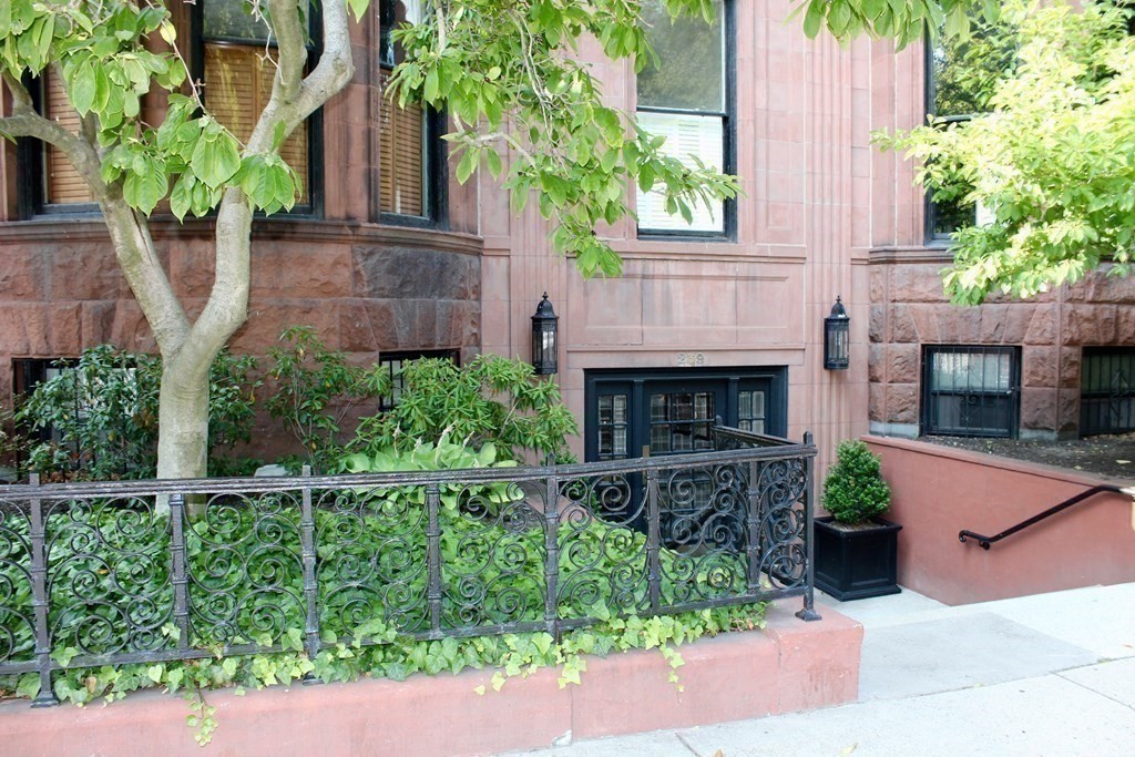 239 Commonwealth Ave, Back Bay