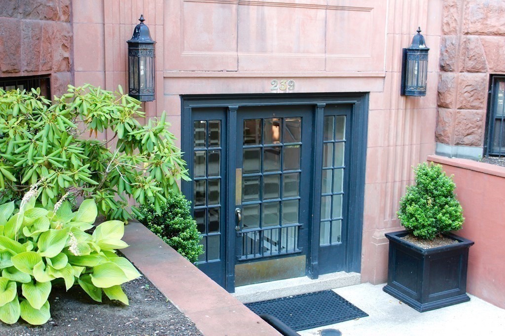 239 Commonwealth Ave, Back Bay