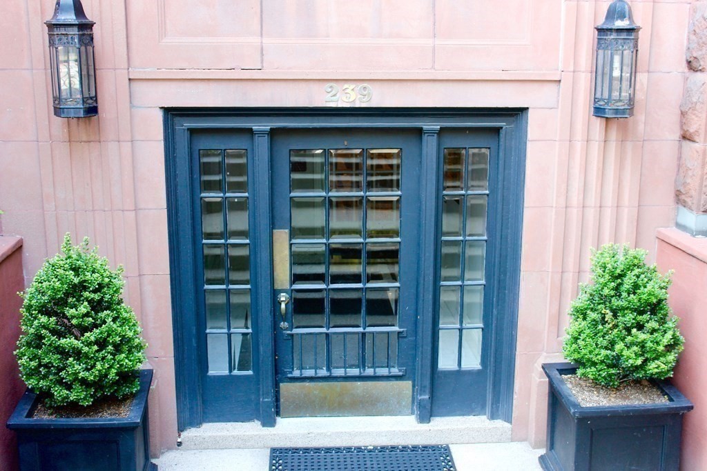 239 Commonwealth Ave, Back Bay