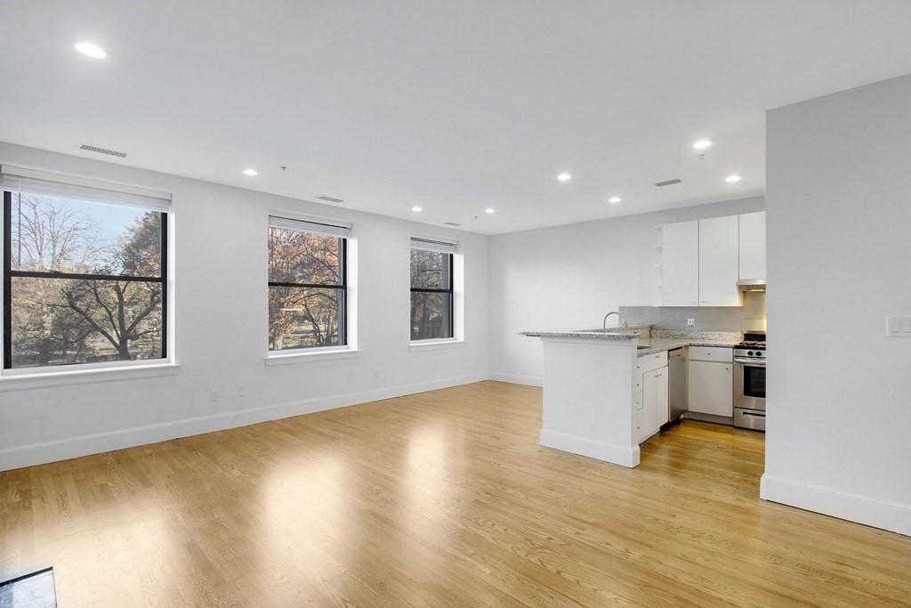 140 Boylston St, Midtown