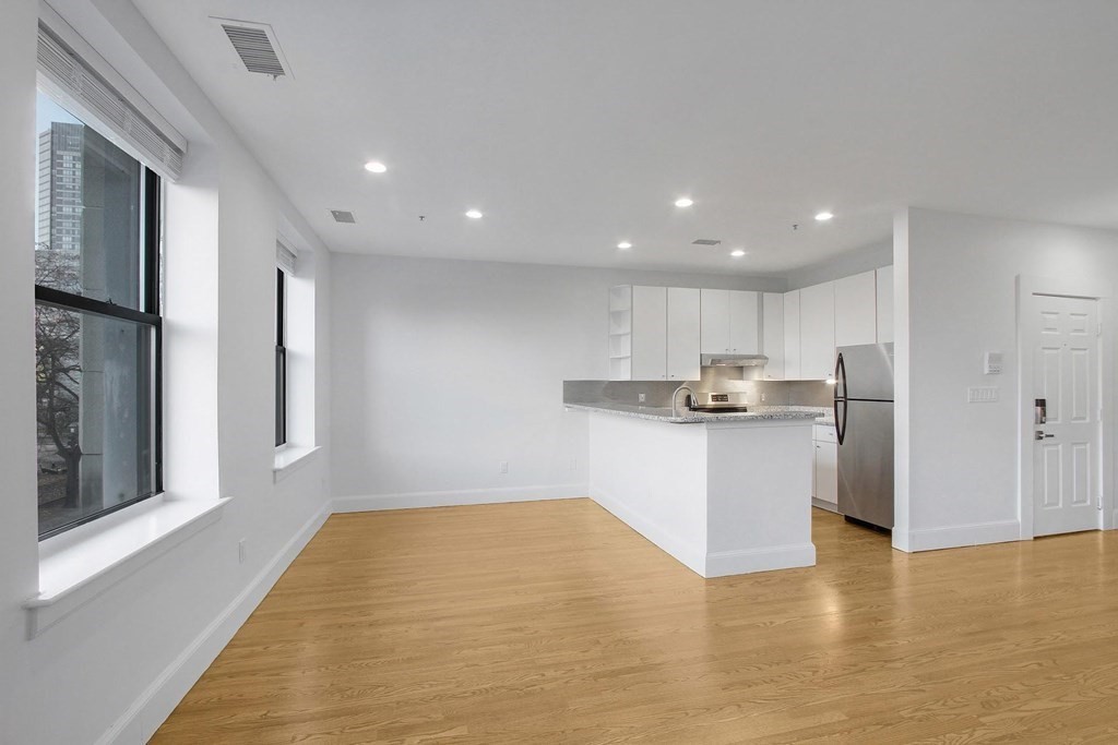 140 Boylston St, Midtown