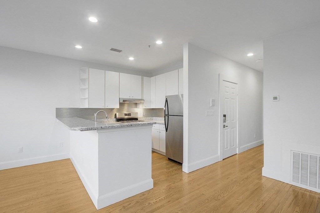 140 Boylston St, Midtown