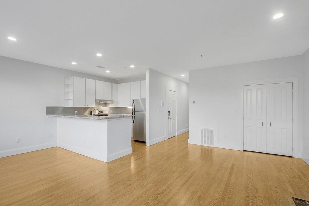 140 Boylston St, Midtown