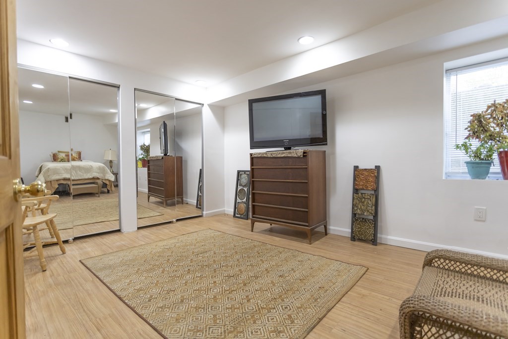 144 Cedar St, Roxbury