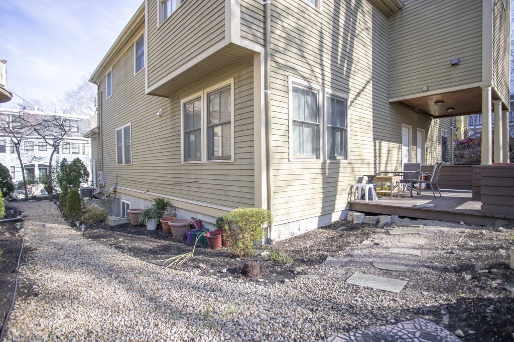 144 Cedar St, Roxbury