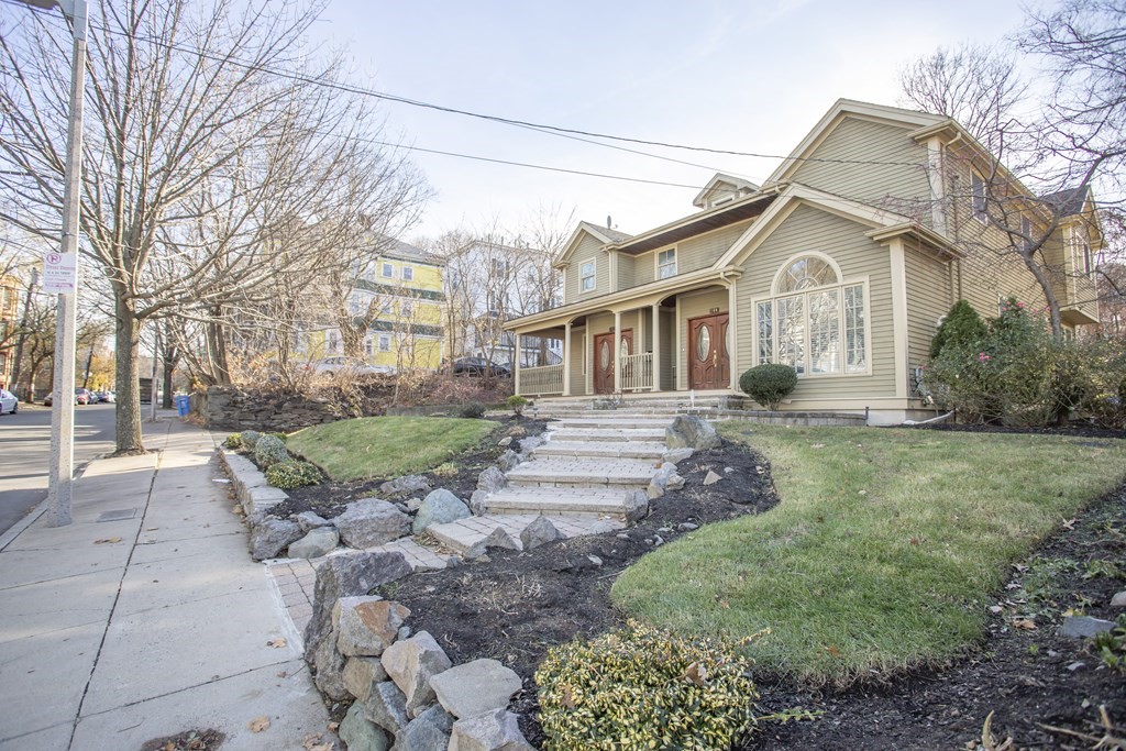 144 Cedar St, Roxbury