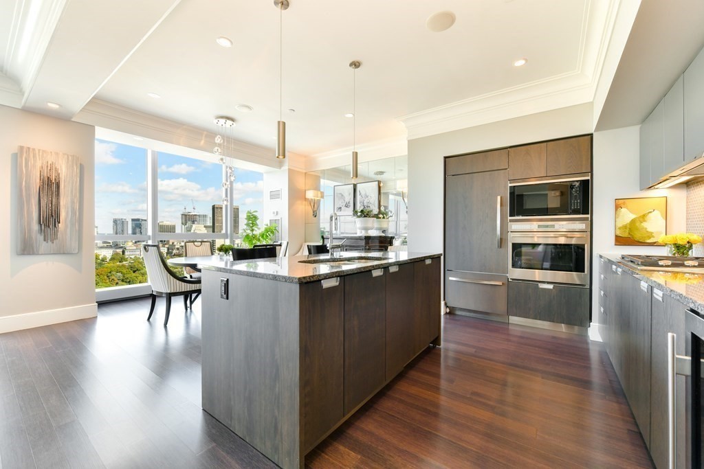 110 Stuart St, Midtown