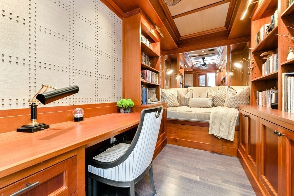 110 Stuart St, Midtown