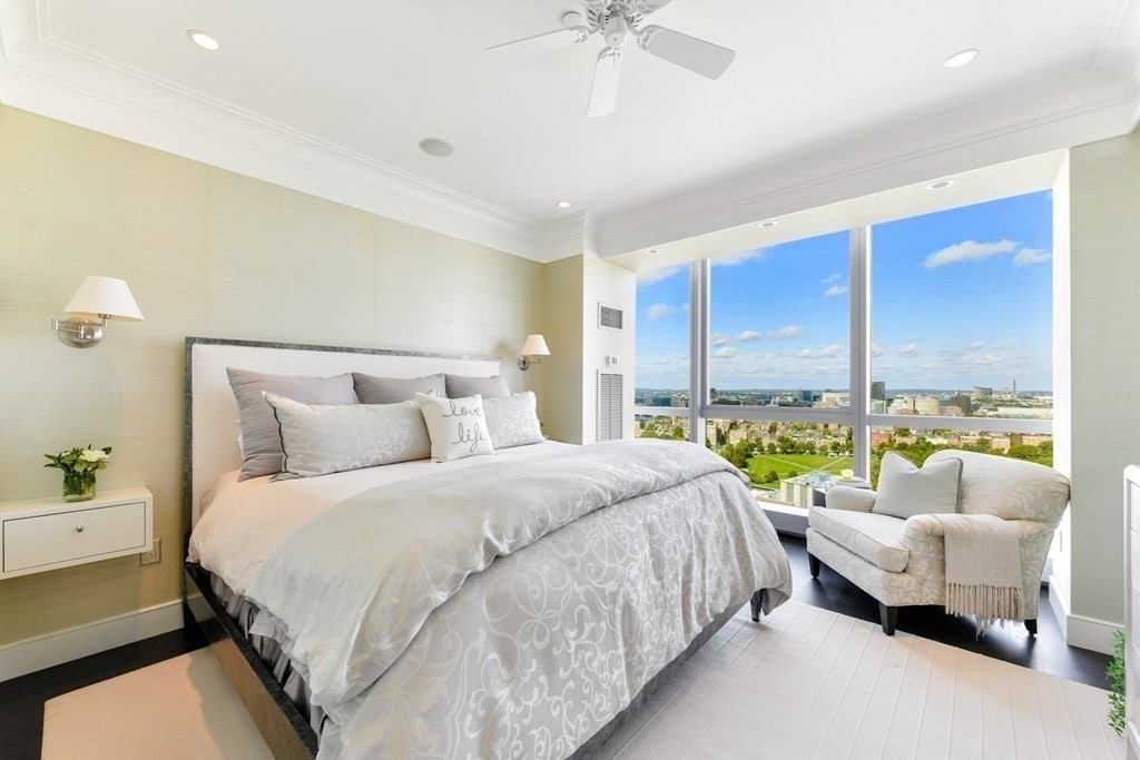 110 Stuart St, Midtown