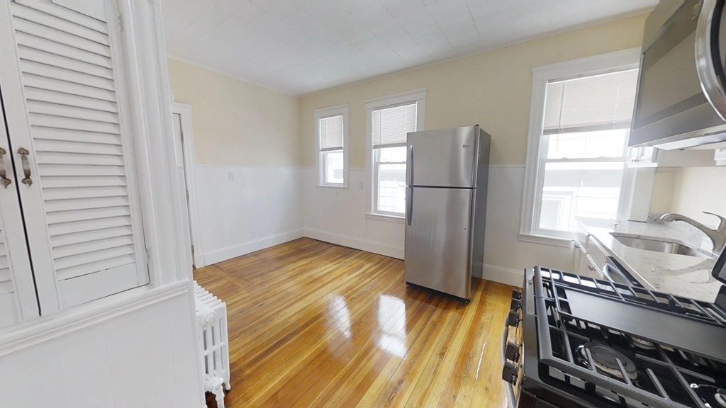 17 Dow St, West Somerville