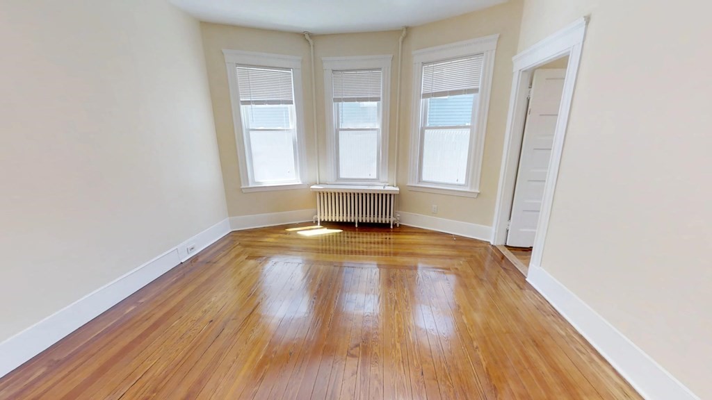 17 Dow St, West Somerville