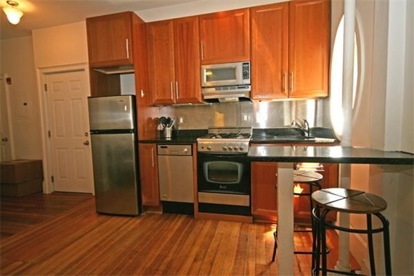 75 Burbank St, Fenway