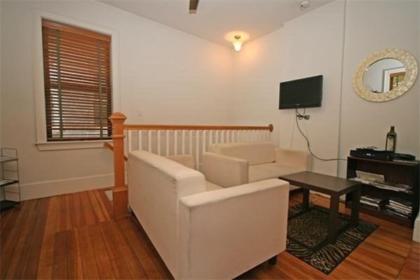 75 Burbank St, Fenway