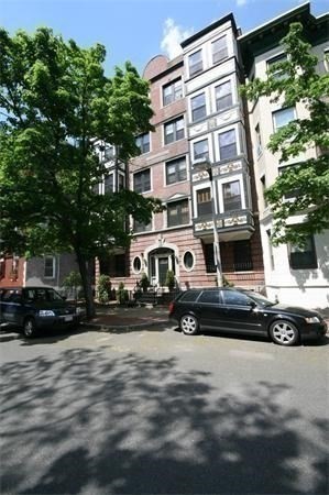 75 Burbank St, Fenway