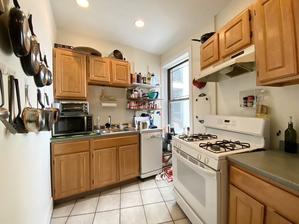 1451 Tremont St, Mission Hill