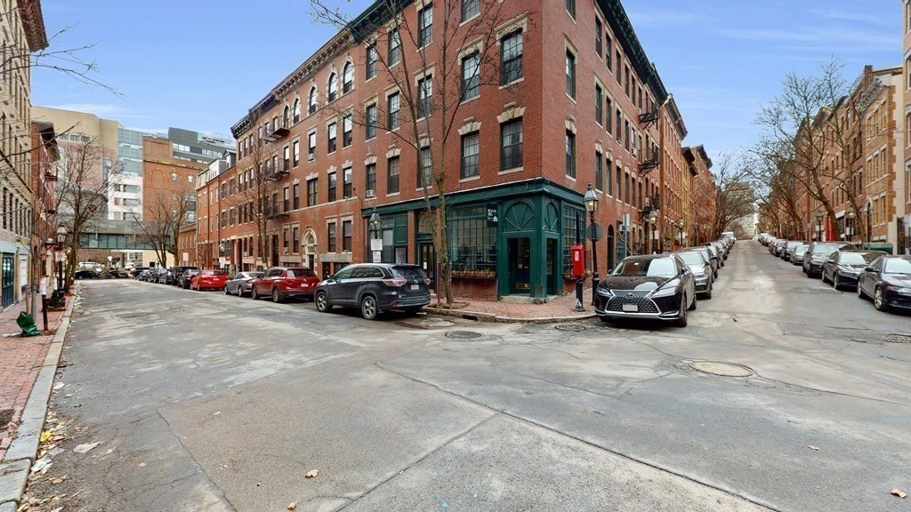 81 West Cedar St, Beacon Hill