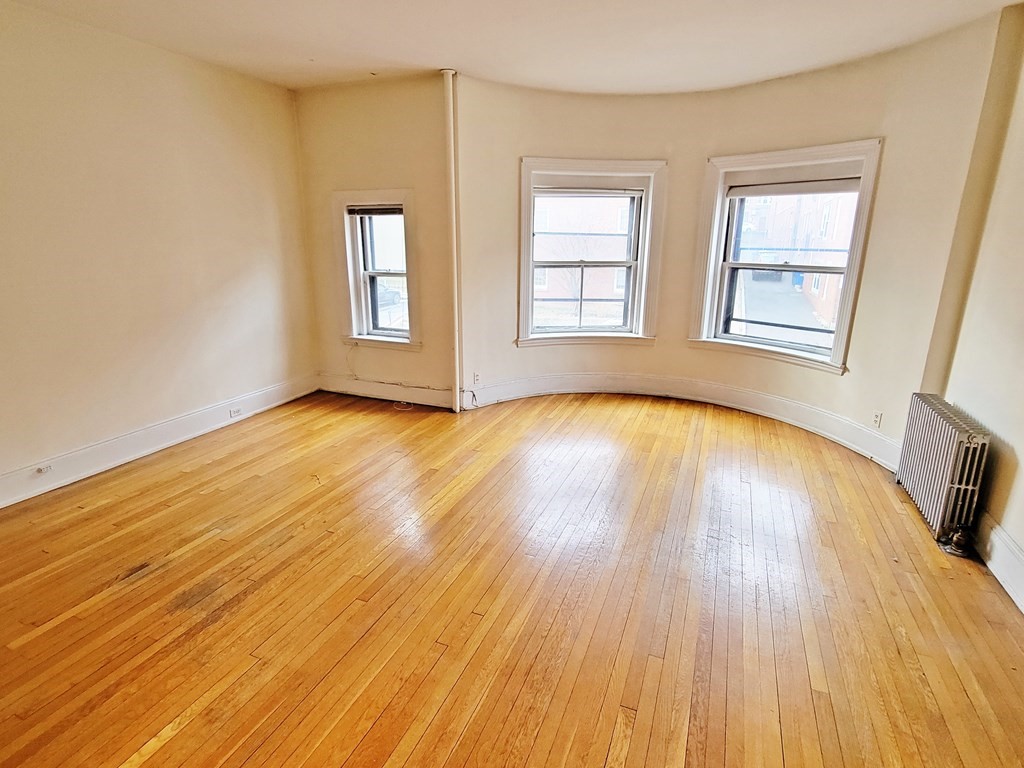 35 Saint Paul St, Brookline Village