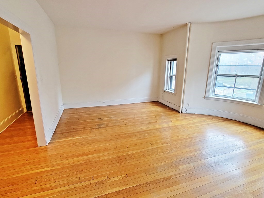 35 Saint Paul St, Brookline Village