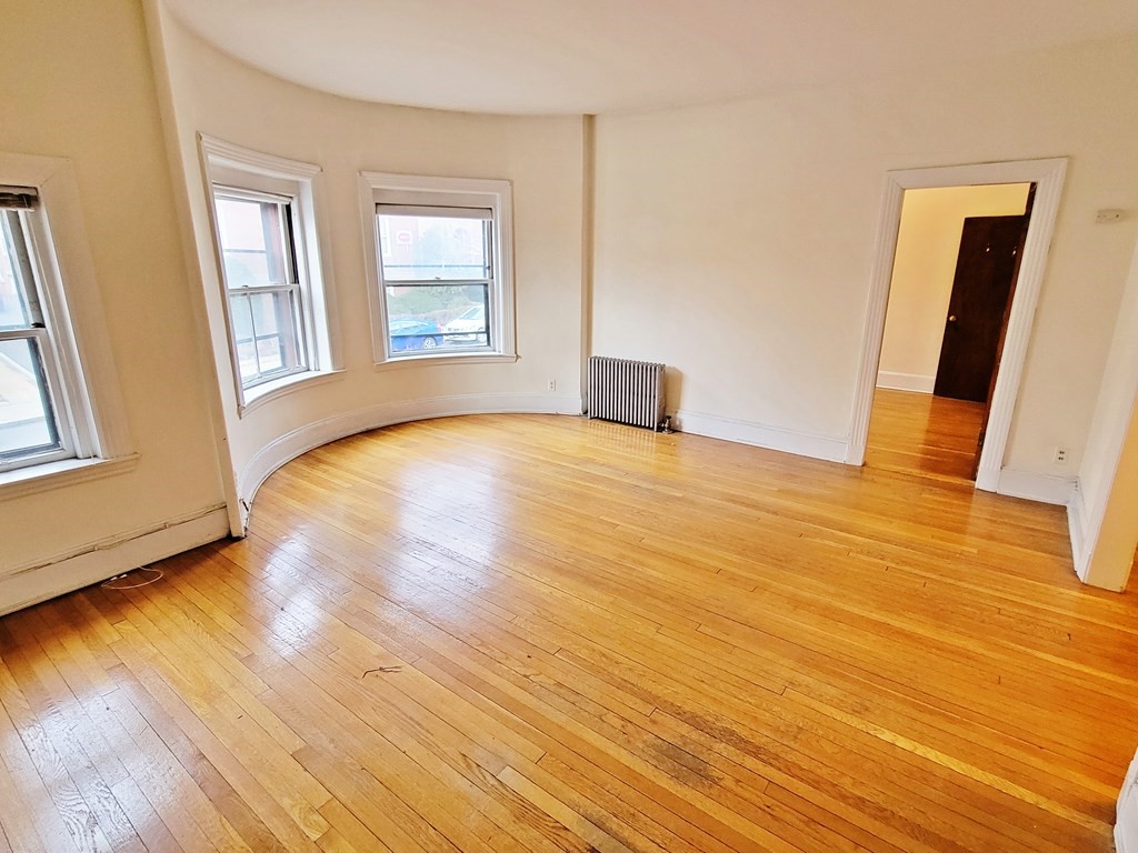 35 Saint Paul St, Brookline Village