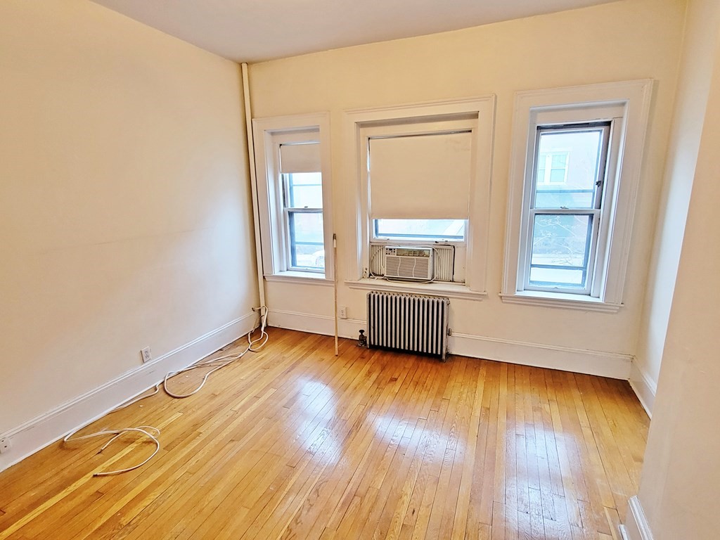 35 Saint Paul St, Brookline Village