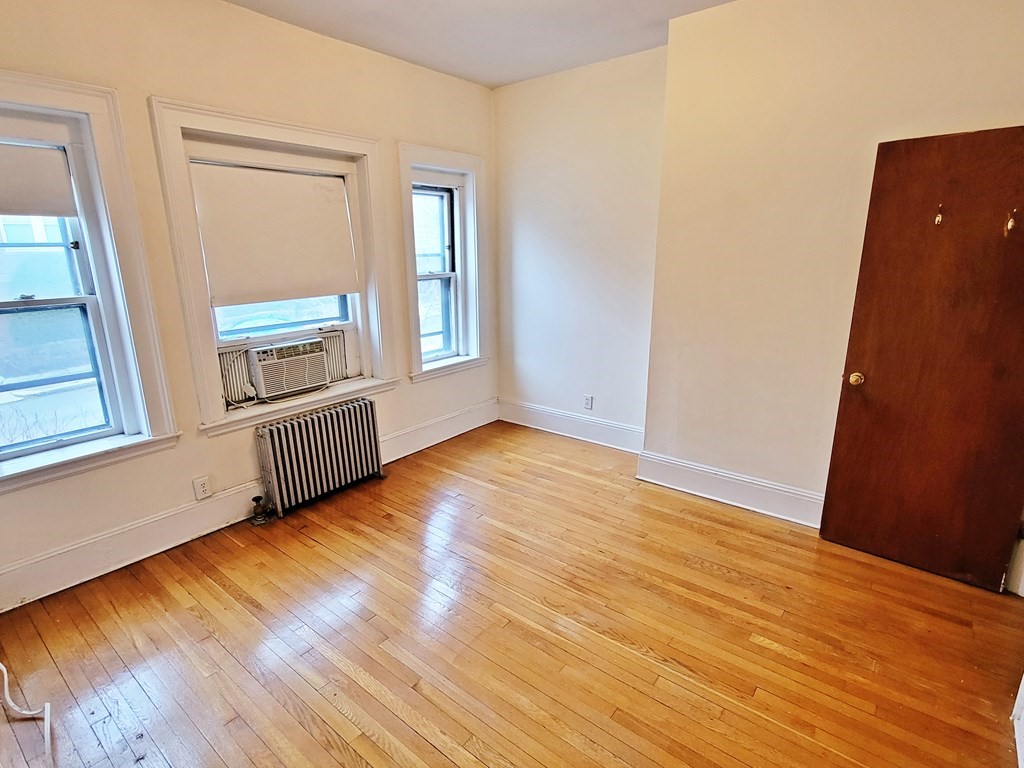 35 Saint Paul St, Brookline Village