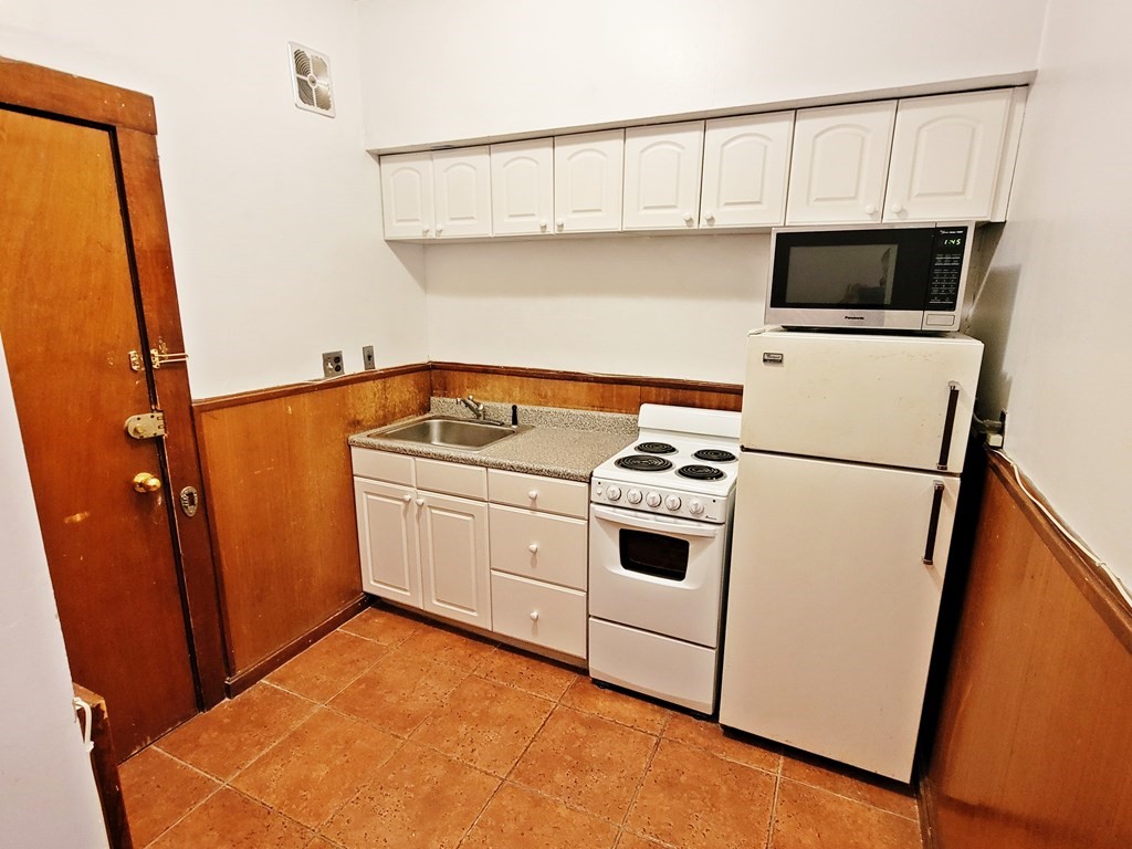 35 Saint Paul St, Brookline Village